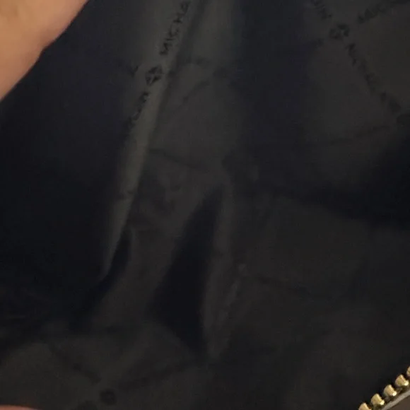 Michael Kors Elegant Black Crossbody Bag - Picture 6 of 13